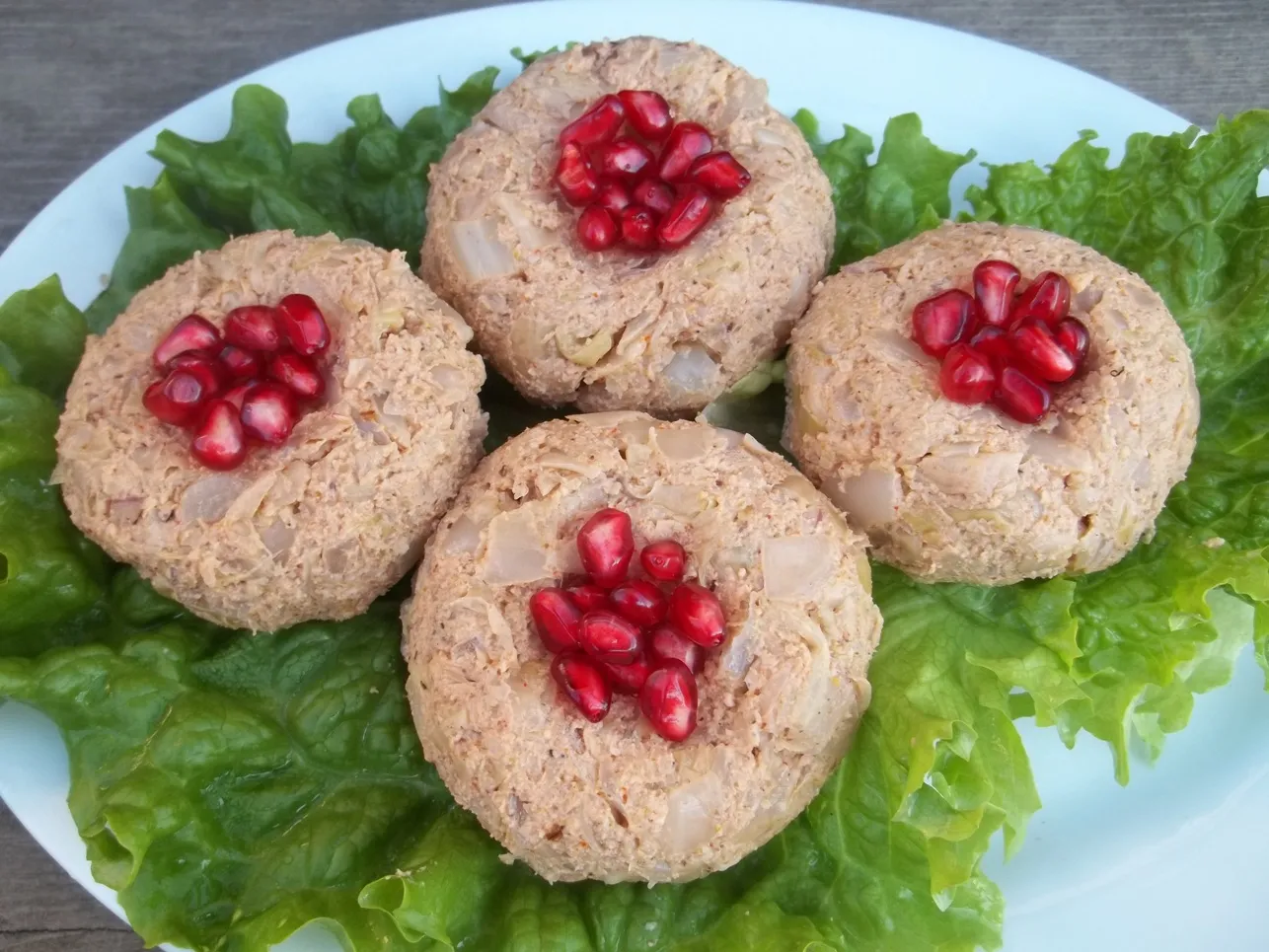 פחאלי כרוב, ממרח ירקות עם אגוזי מלך, מנה צמחונית קלאסית של גאורגיה