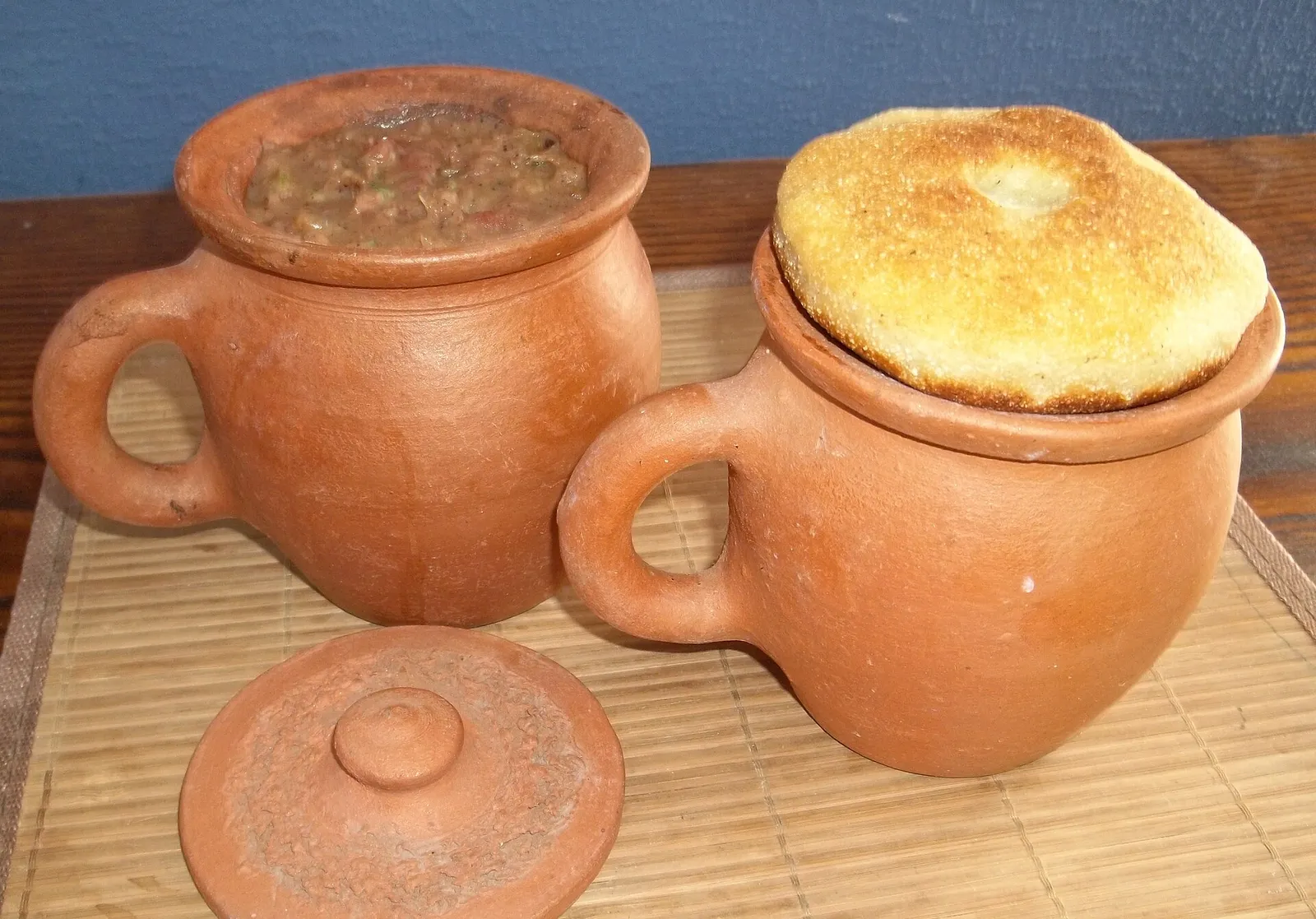 Clay pots of Georgian lobio bean stew served with cornbread, Georgia